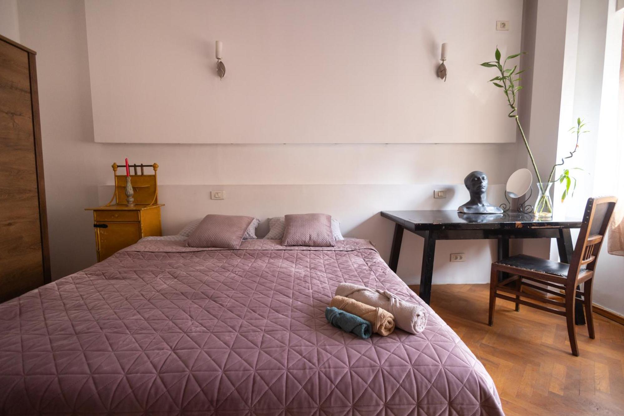 Shared Retro Vintage Luxury Apartment Bucharest Exterior photo